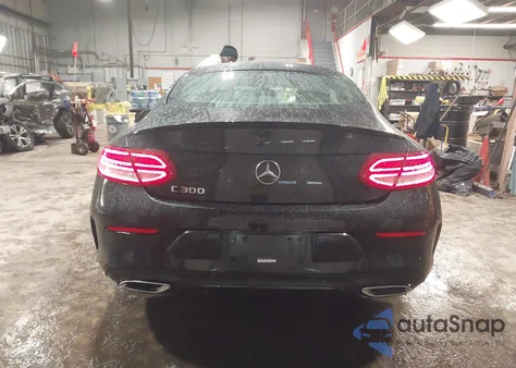 2018 Mercedes-Benz C 300 z USA, uszkodzony, nr VIN WDDWJ4JBXJF745972